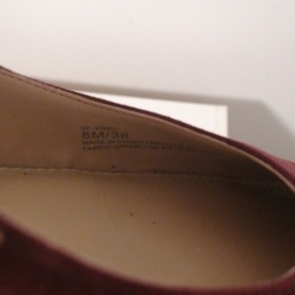 Saks Fith Avenue Burgundy Pump - Picture 4 of 9